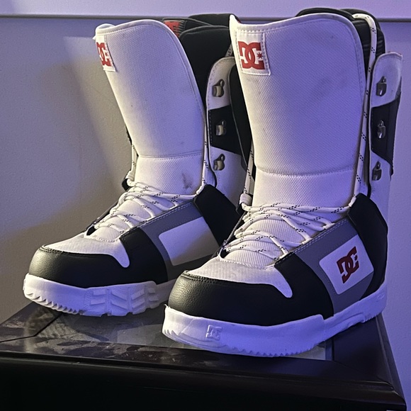 Snowboarding boots - Picture 1 of 3
